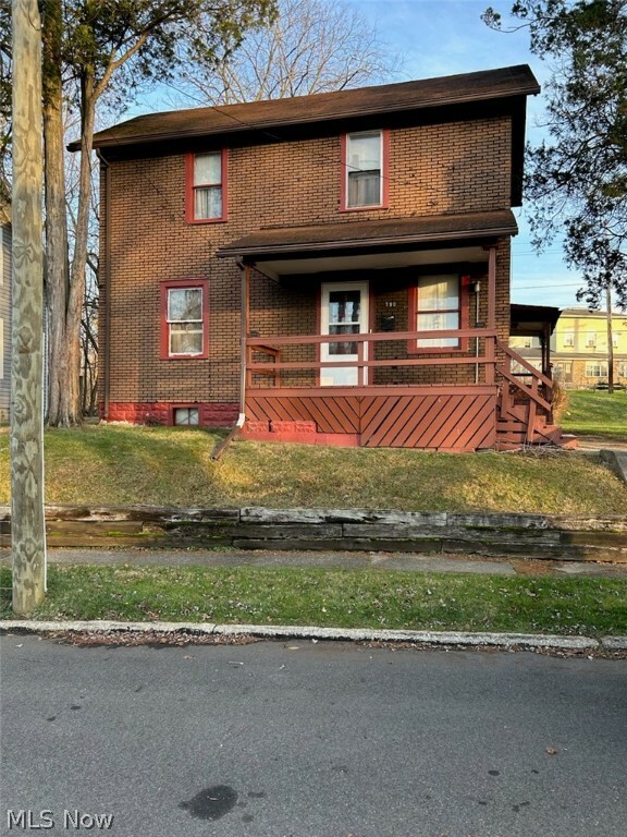 Property Photo:  780 Lawton Street SE  OH 44646 