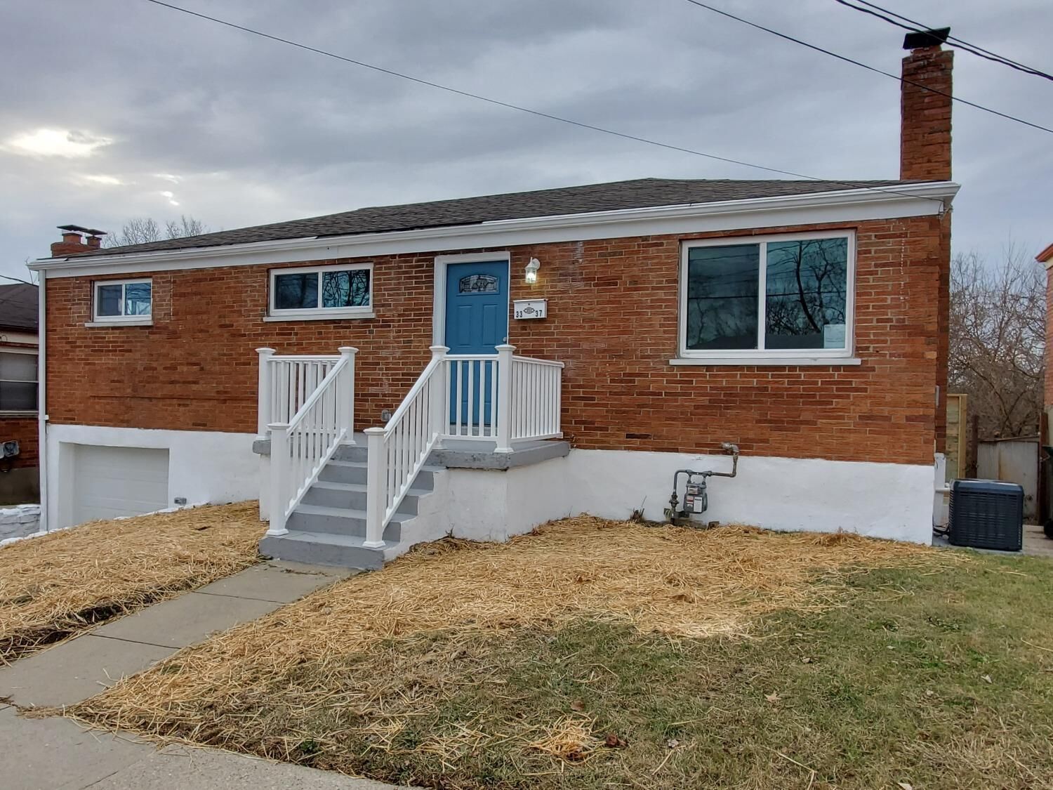 Property Photo:  3337 Ninann Ct  OH 45211 