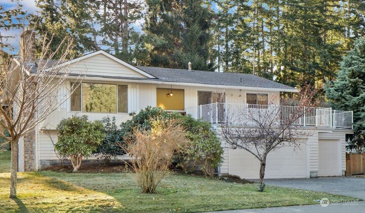 Property Photo:  526 Willow Road  WA 98225 