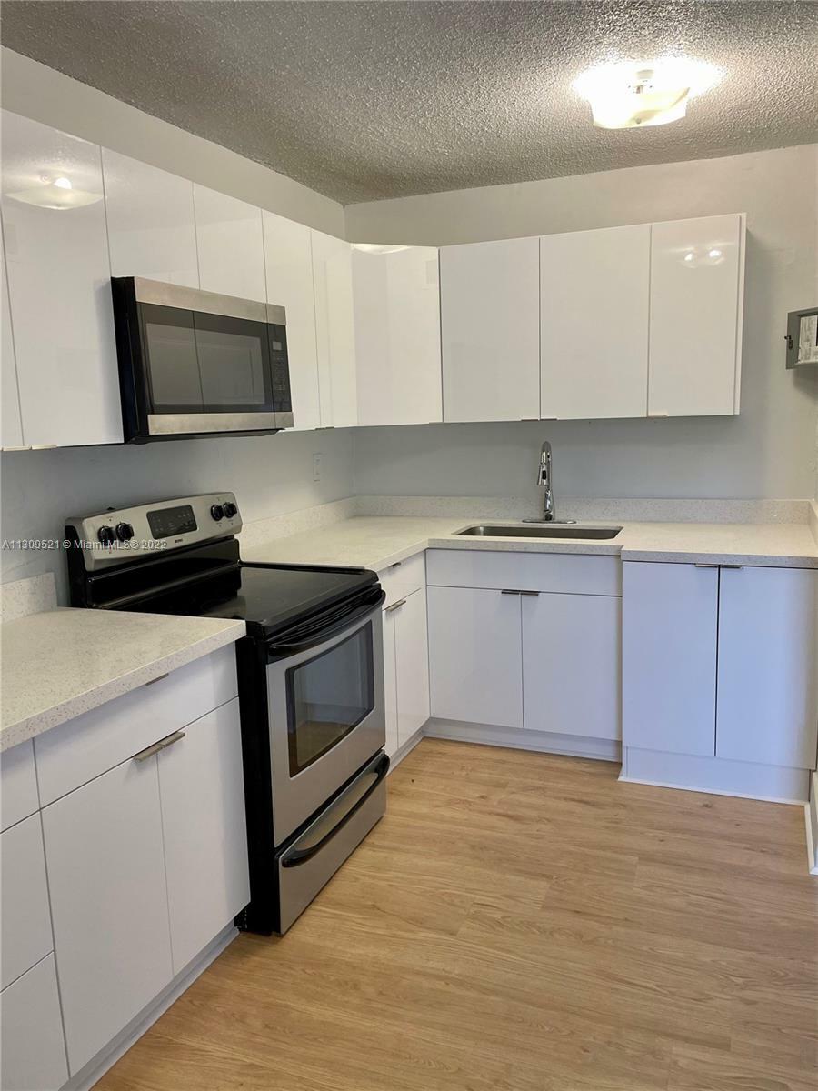 Property Photo: 515 SW 3rd St 2 FL 33130