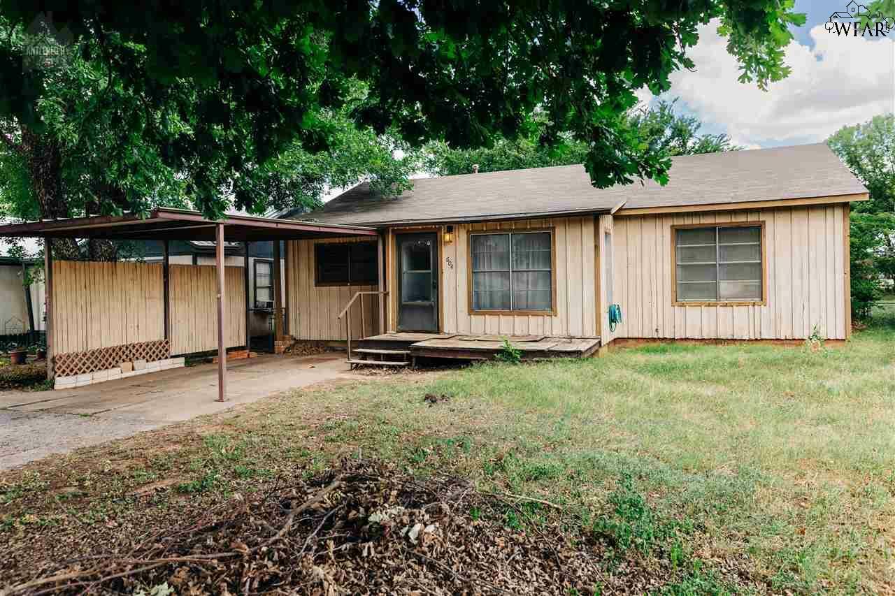 Property Photo:  604 W Washington Avenue  TX 76367 