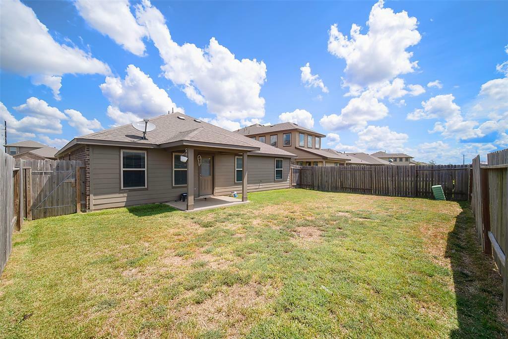Property Photo: 610 Ashley Falls Lane TX 77583