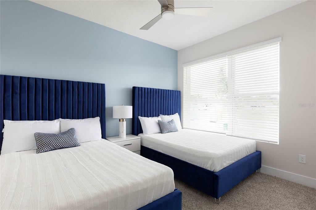 Property Photo: 916 Tullamore Lane FL 32714