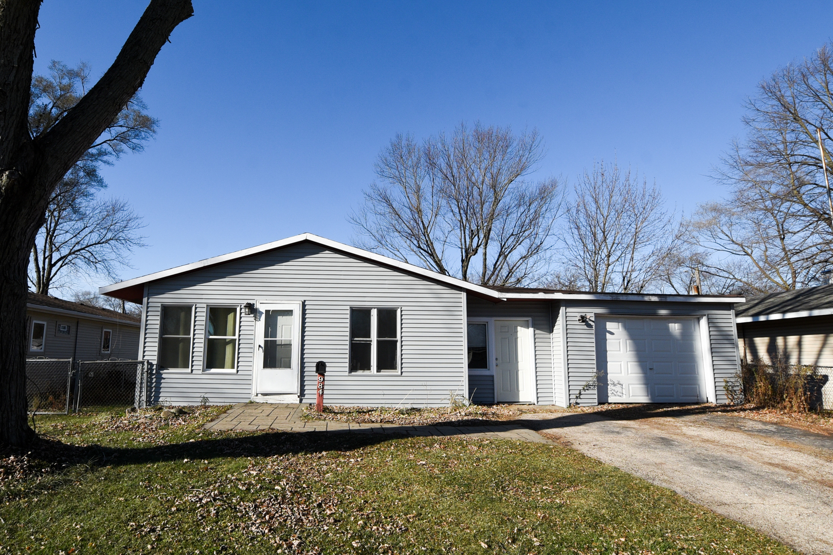 Property Photo:  984 Berkley Street  IL 60110 