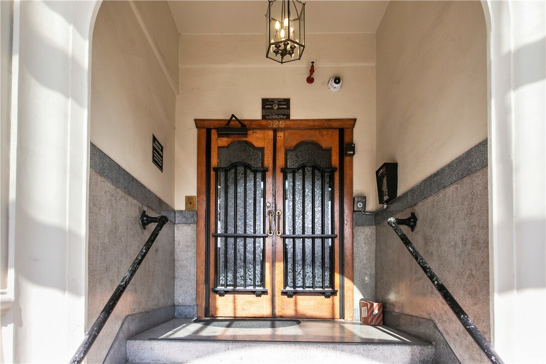 Property Photo:  325 W 3rd Street 401  CA 90802 