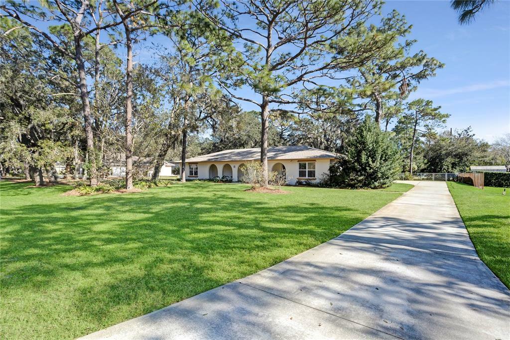 Property Photo: 1069 Deer Run Drive FL 32708