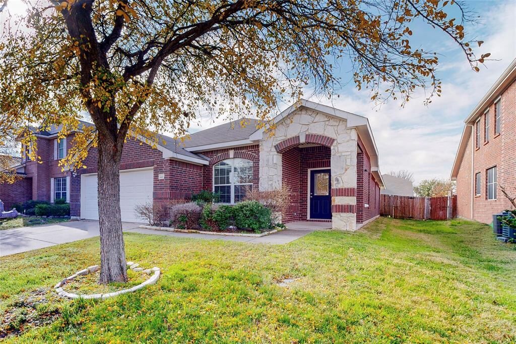 Property Photo:  1024 Shackelford Lane  TX 75126 