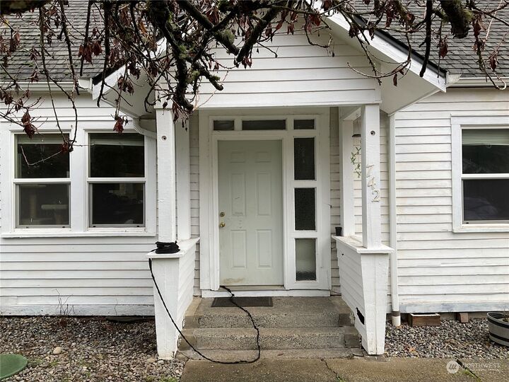 Property Photo:  742 Pioneer Street SW  WA 98512 