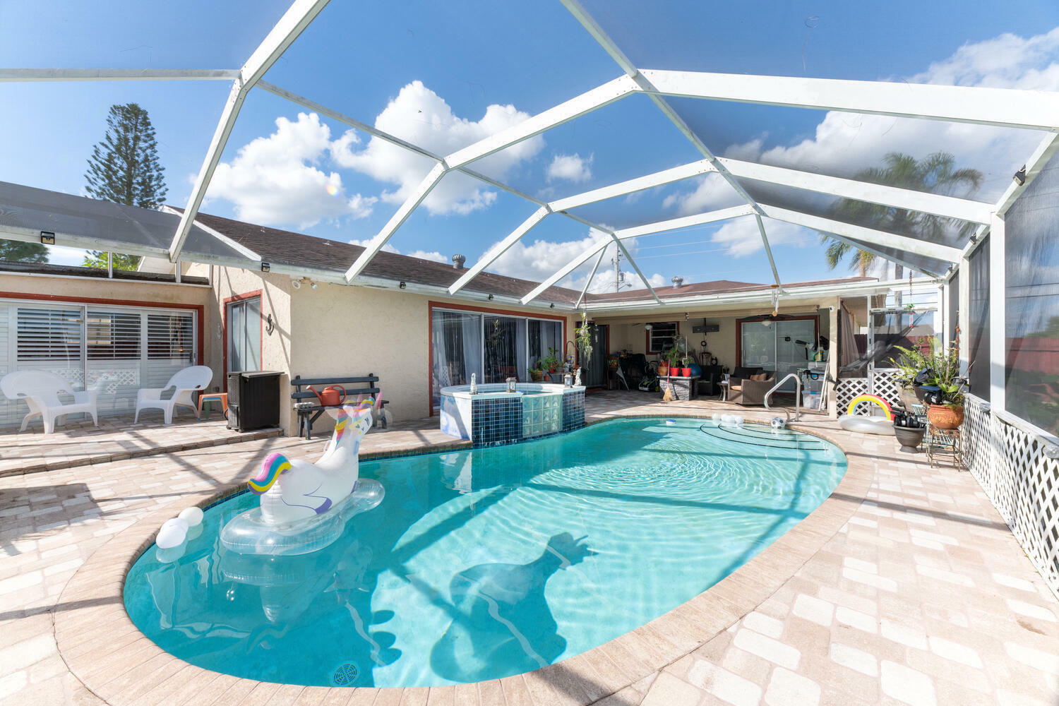 Property Photo: 244 SE Thornhill Drive FL 34984
