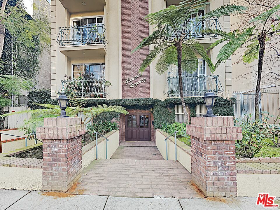 Property Photo:  1935  Glendon Ave 201  CA 90025 