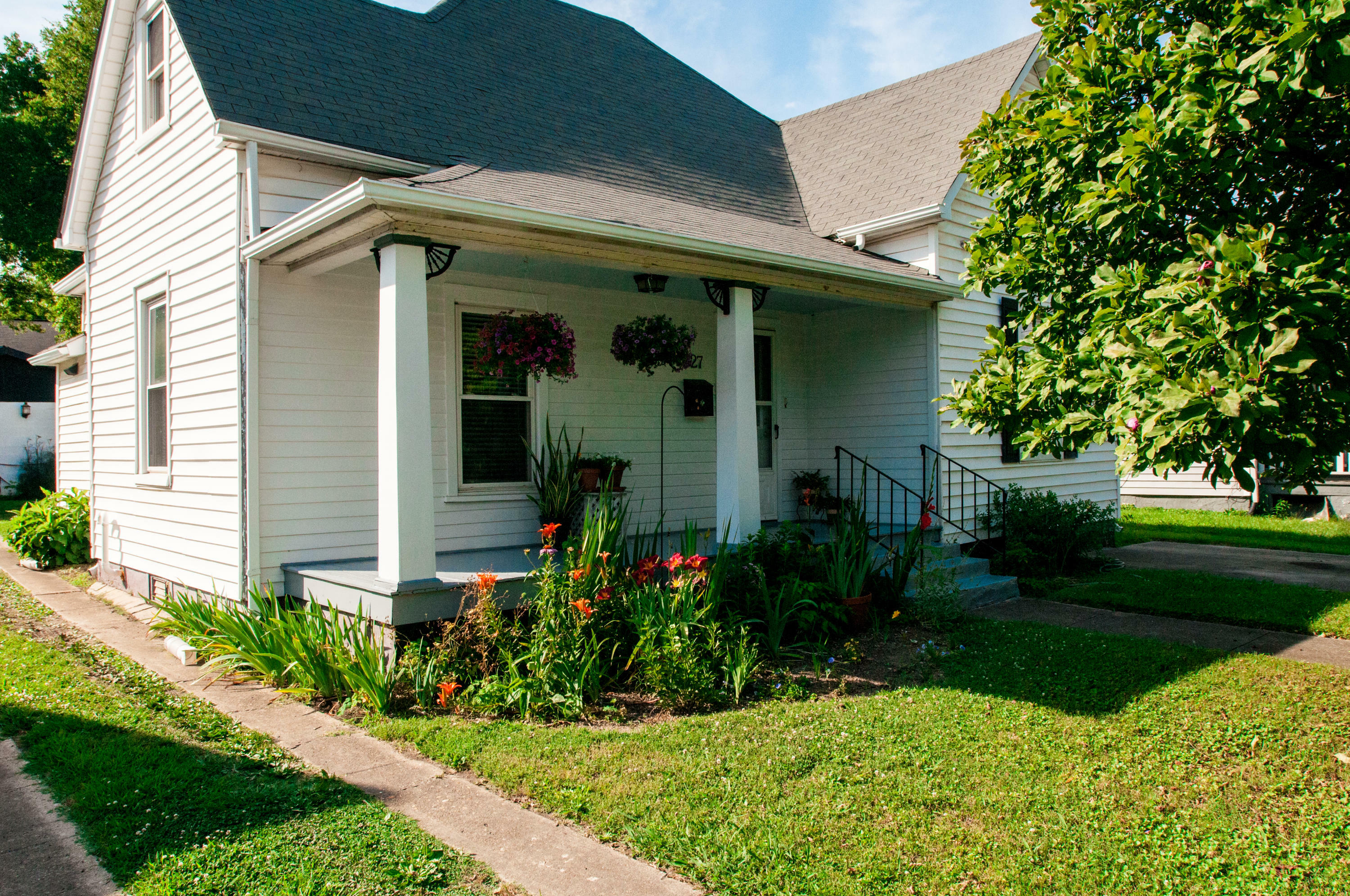 Property Photo:  327 E Quincy Ave  TN 37917 