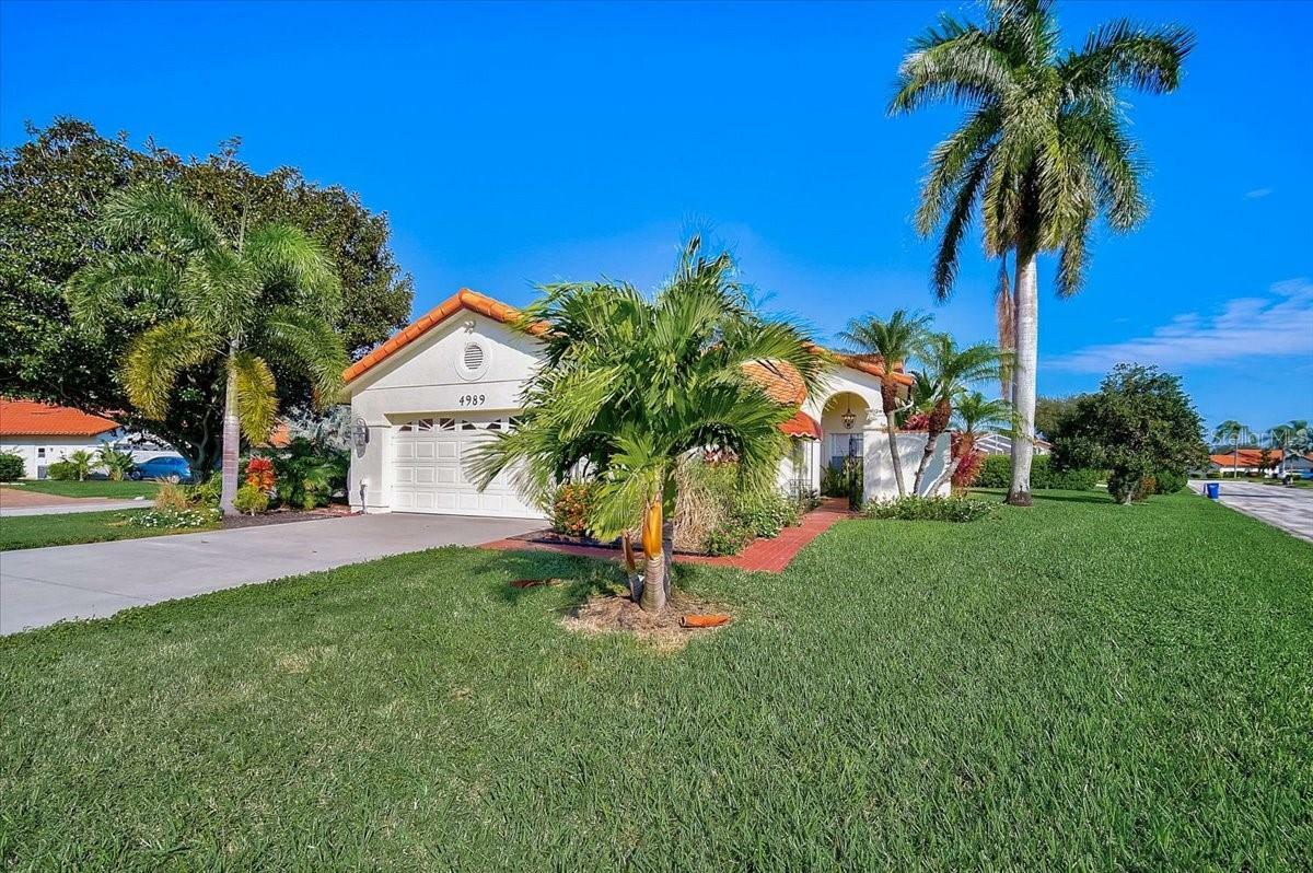 Property Photo:  4989 Clubview Court E  FL 34203 