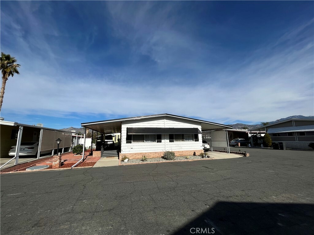 Property Photo: 881 N Lake Street 320 CA 92544