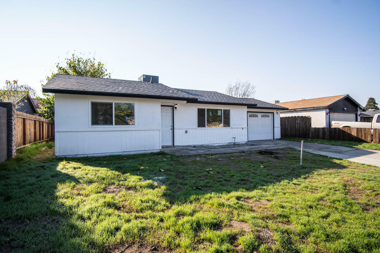 411 W Costner Street  Farmersville CA 93223 photo