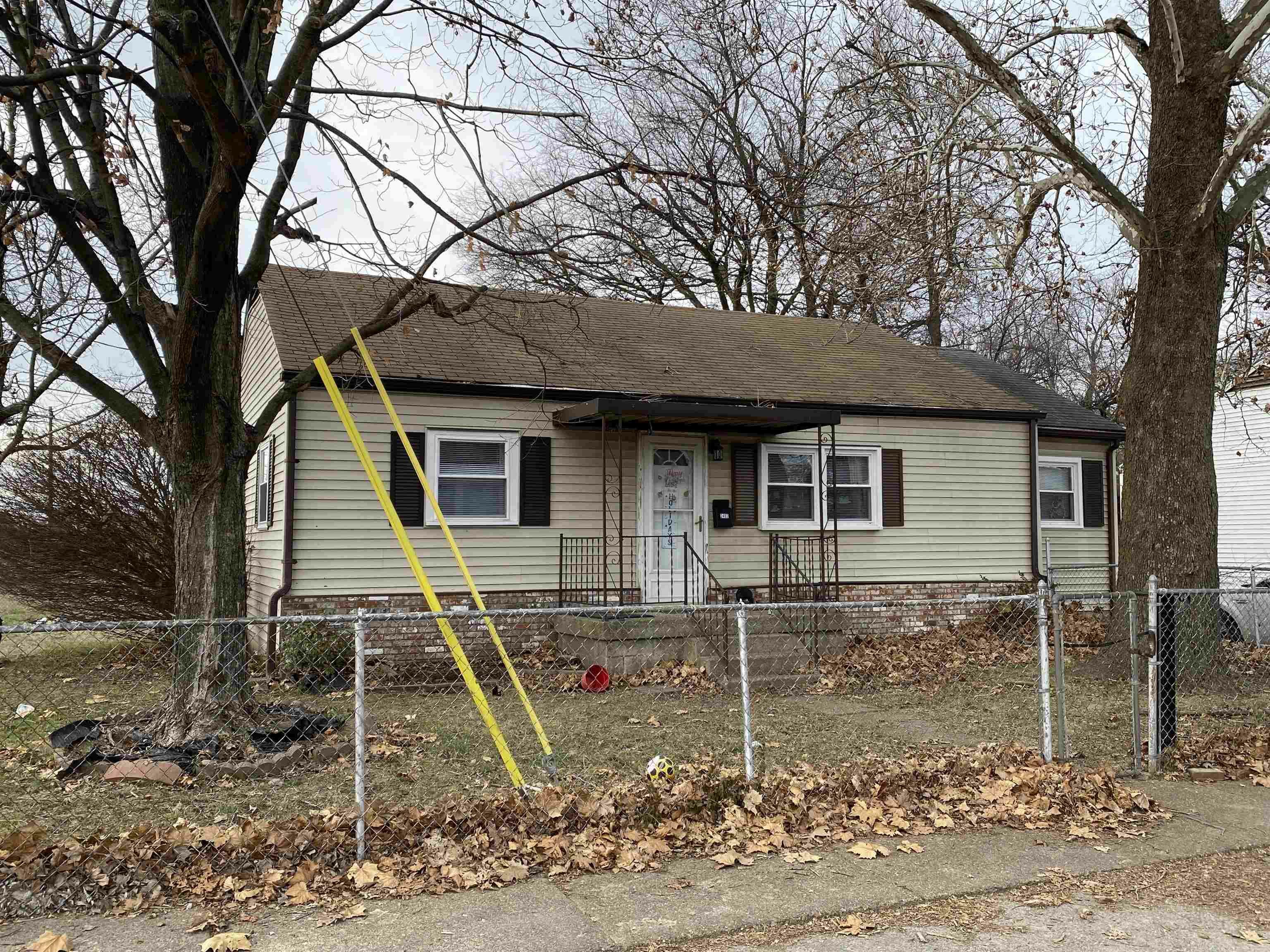 Property Photo:  2402 N Fares Avenue  IN 47711 