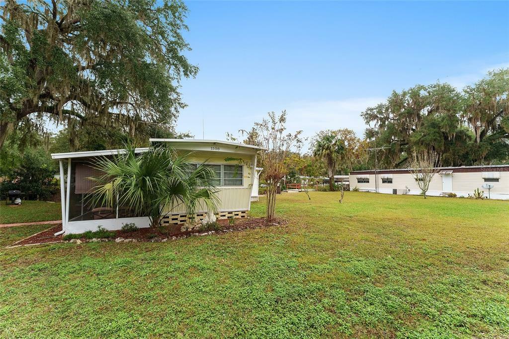 Property Photo:  1508 Cr 435  FL 33538 