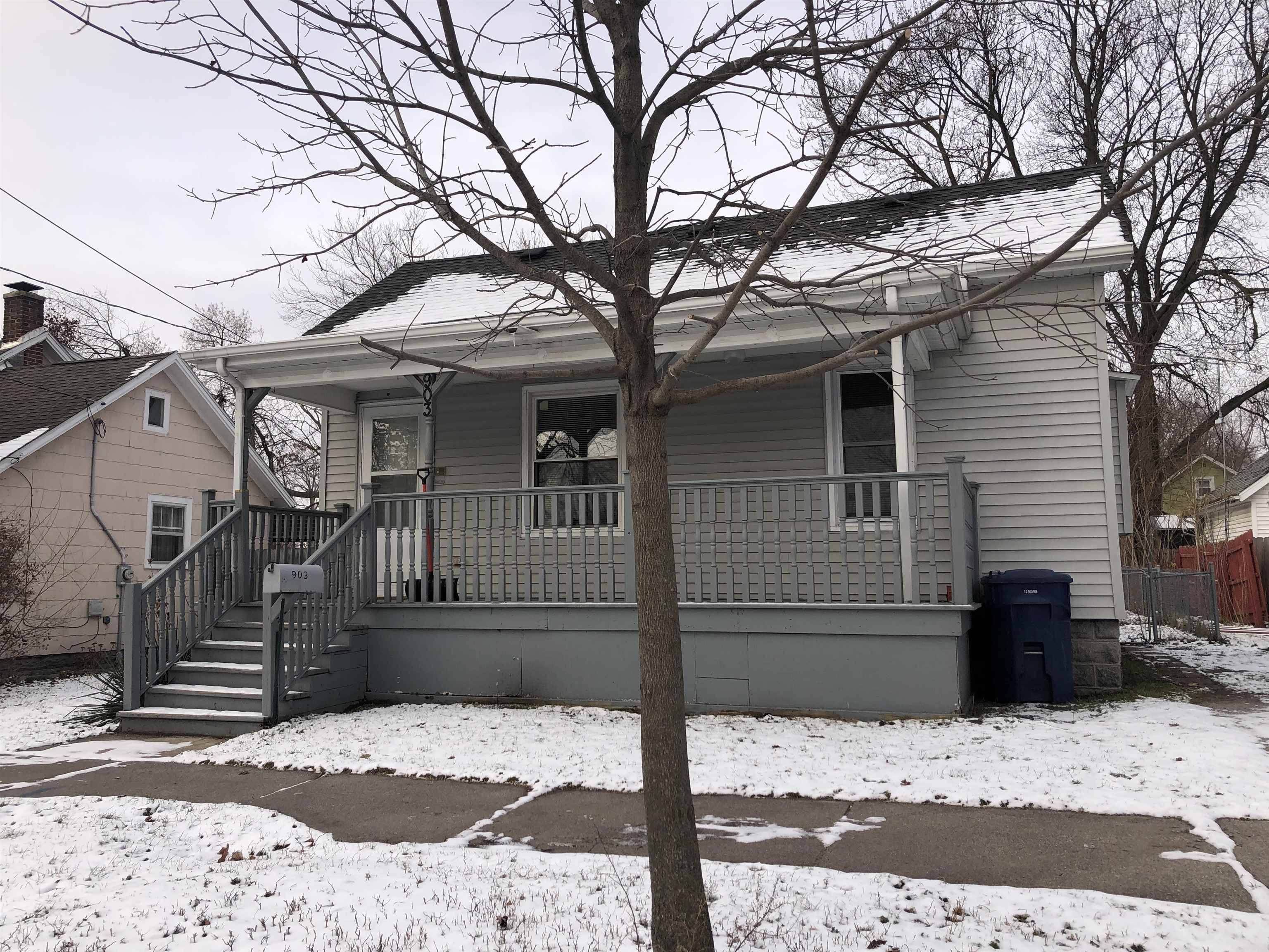 Property Photo:  903 N Linn  MI 48706 