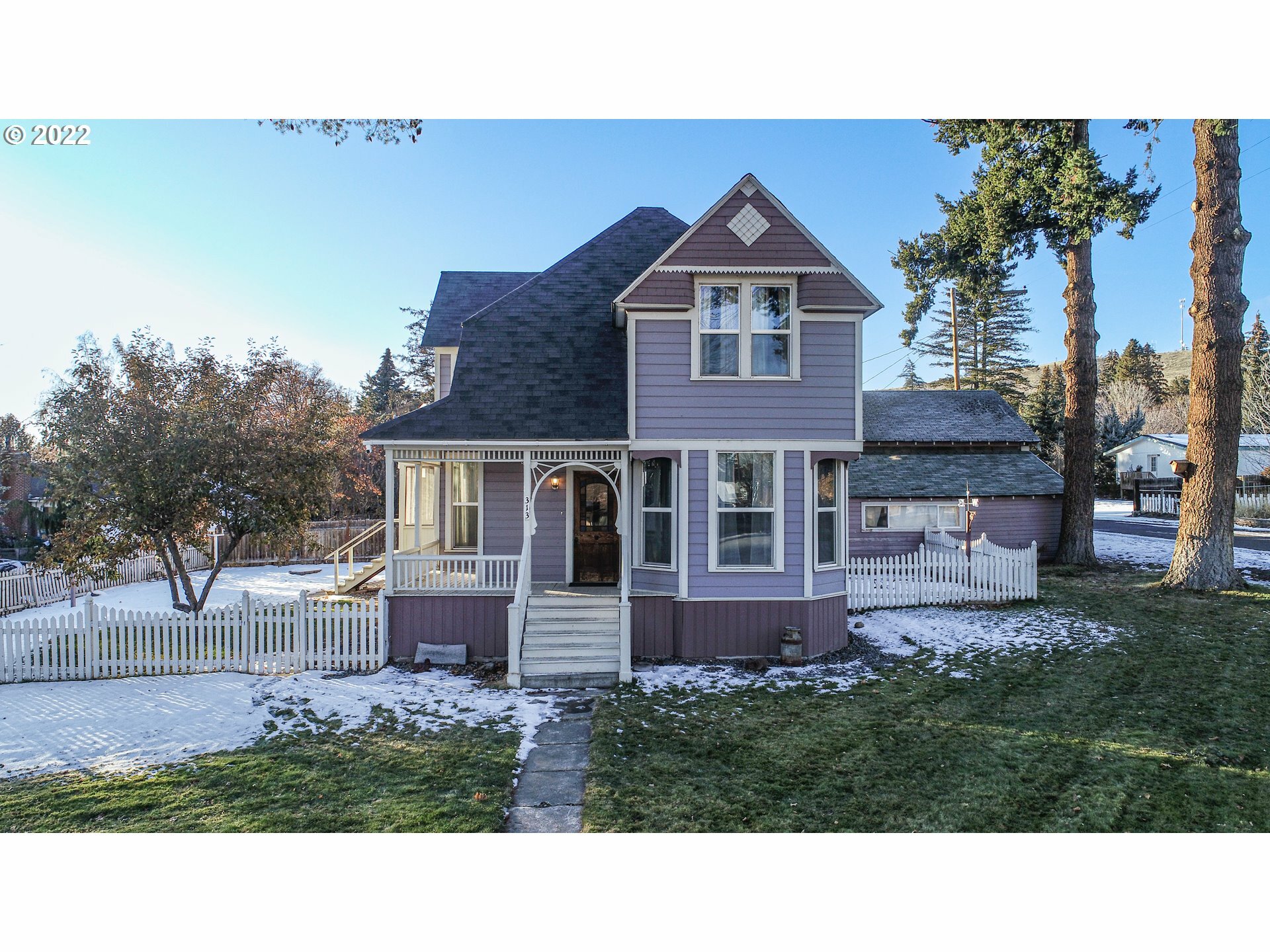 Property Photo: 373 NE Williams OR 97021