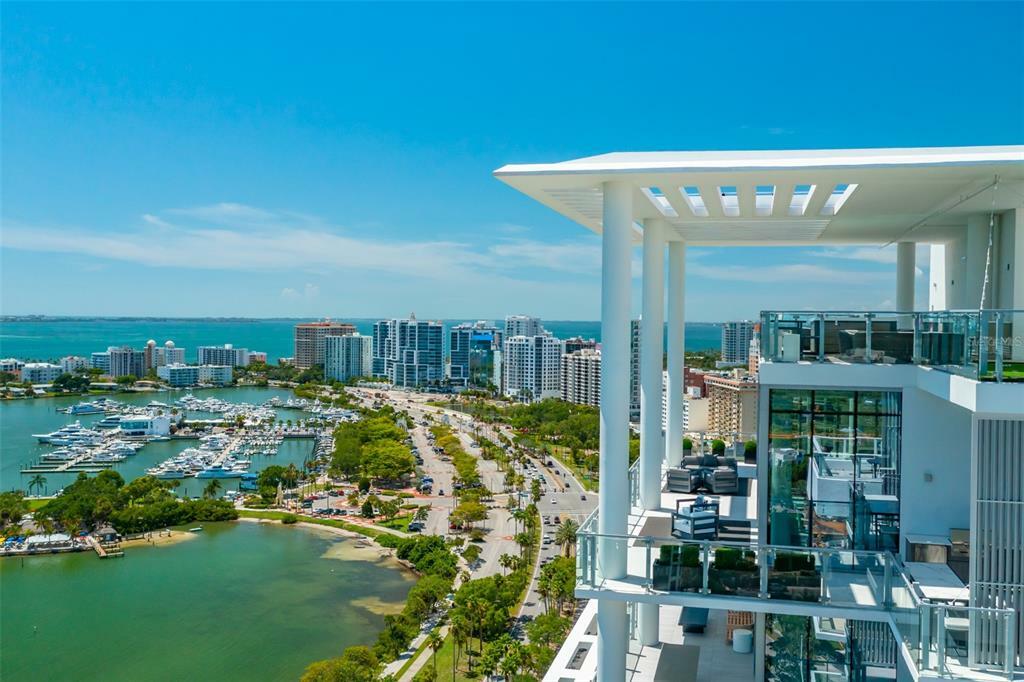 Property Photo: 605 S Gulfstream Avenue Ph 18 FL 34236