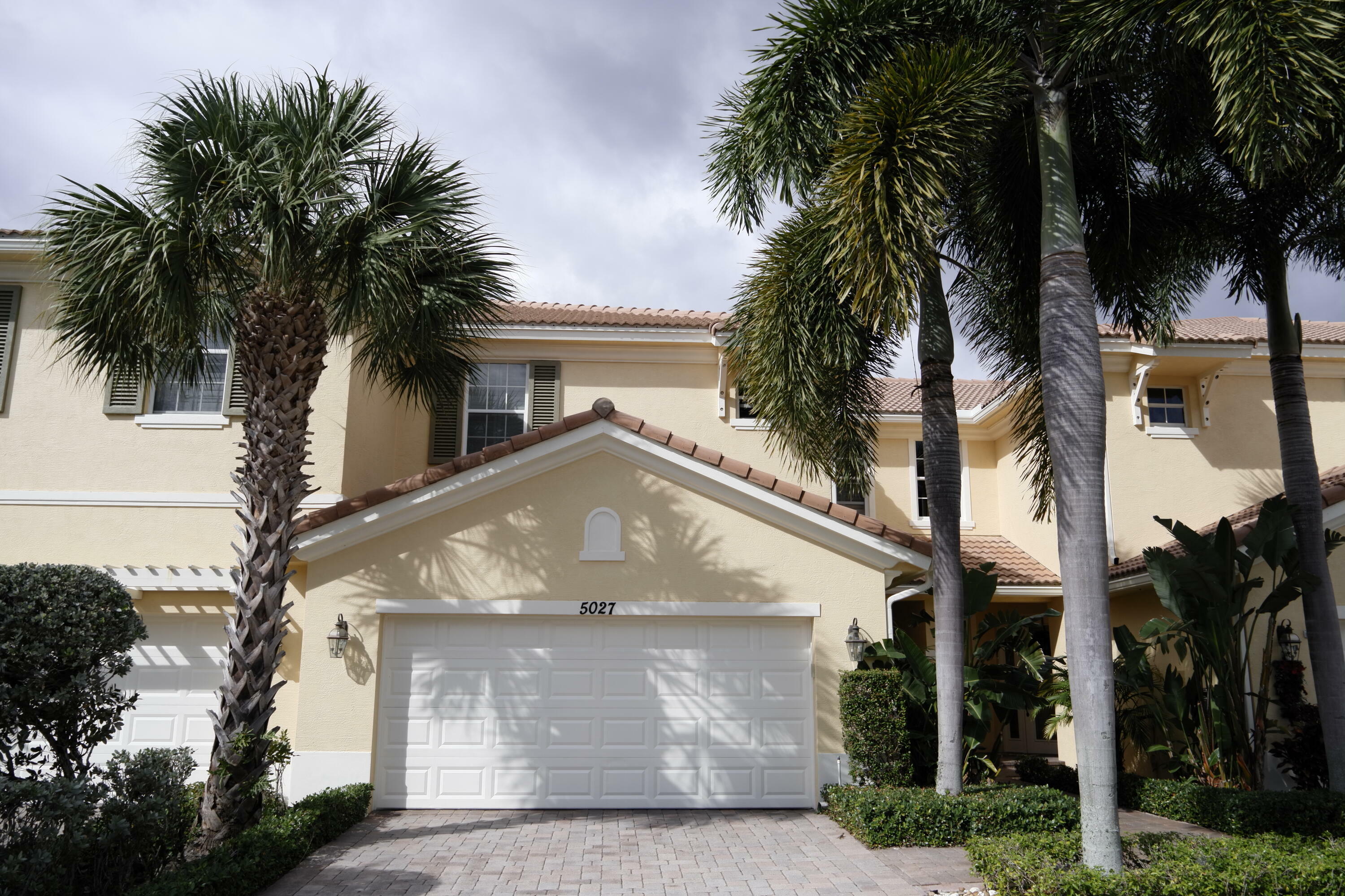 Property Photo:  5027 Dulce Court  FL 33418 