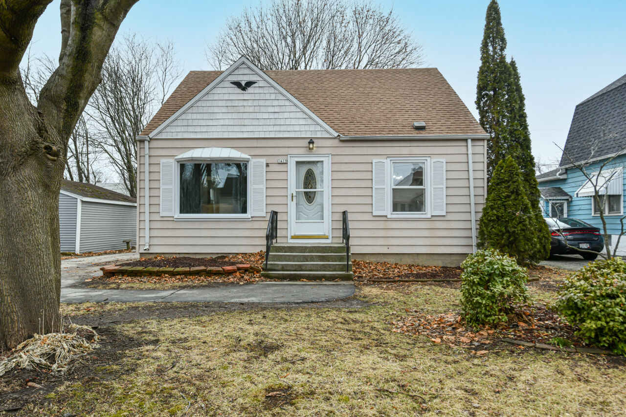 Property Photo: 1419 Rosalind Ave WI 53403