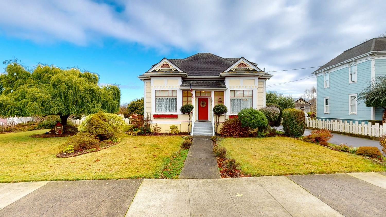 Property Photo: 922 Main Street CA 95536