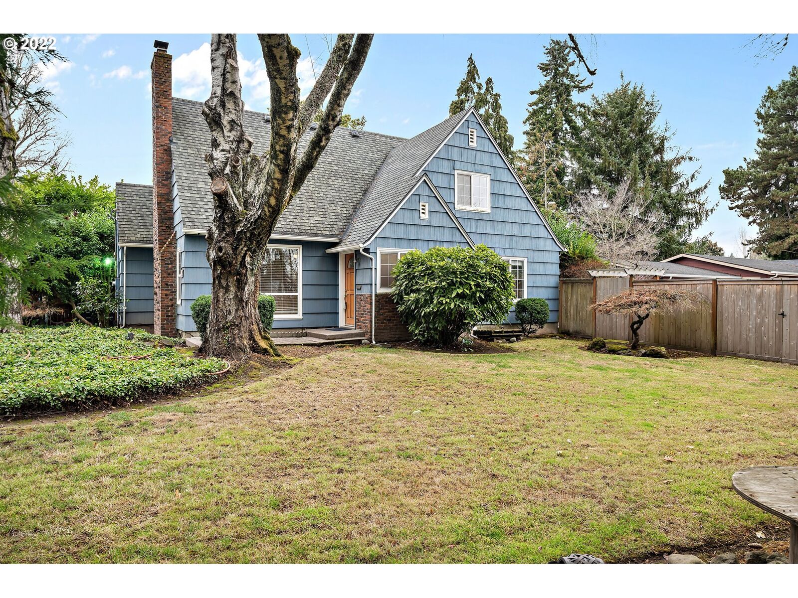 Property Photo: 427 NE Grant St OR 97124