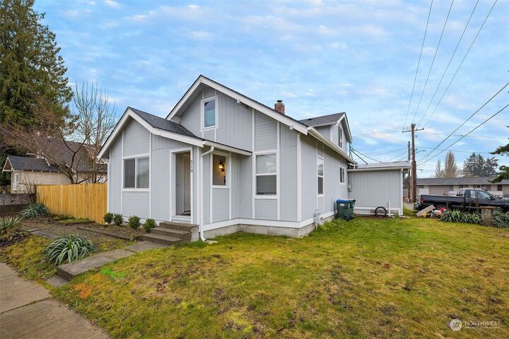 310 W Cherry Street  Centralia WA 98531 photo