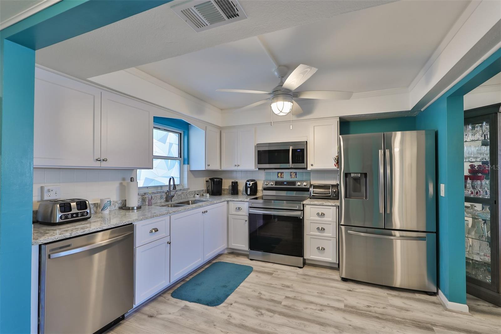 Property Photo: 4550 Cove Circle 603 FL 33708