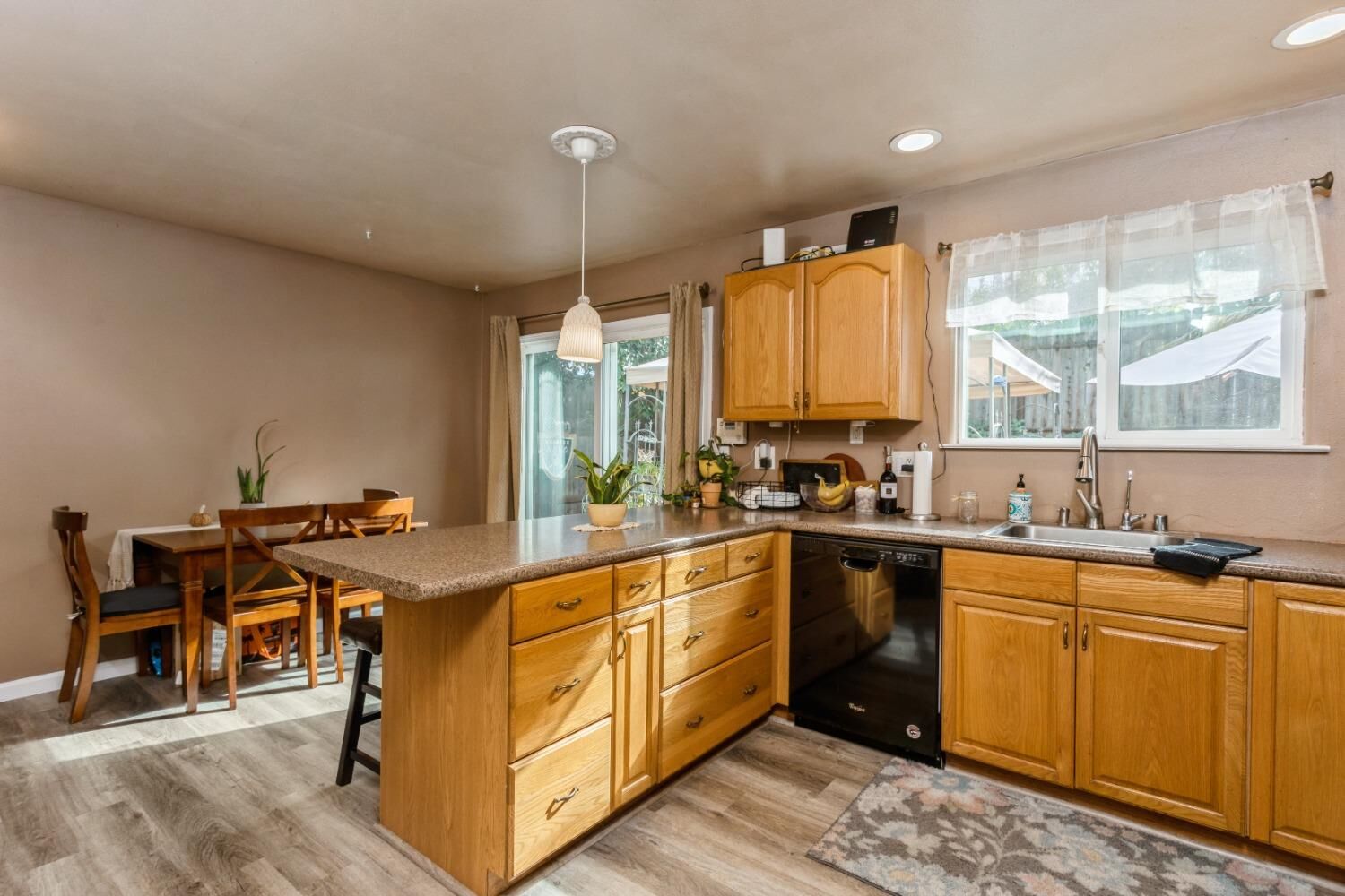 Property Photo:  9936 Zion Way  CA 95827 