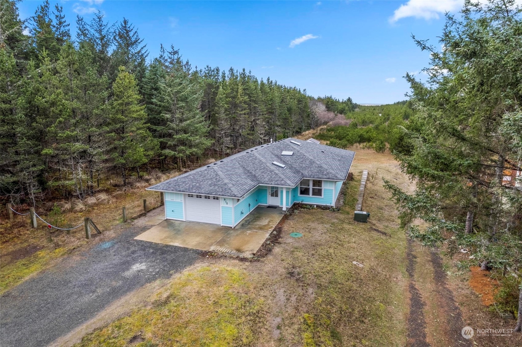 Property Photo:  910 35th Lane  WA 98644 
