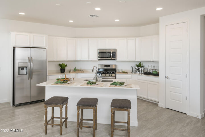 Property Photo: 435 E Wiley Way AZ 85122
