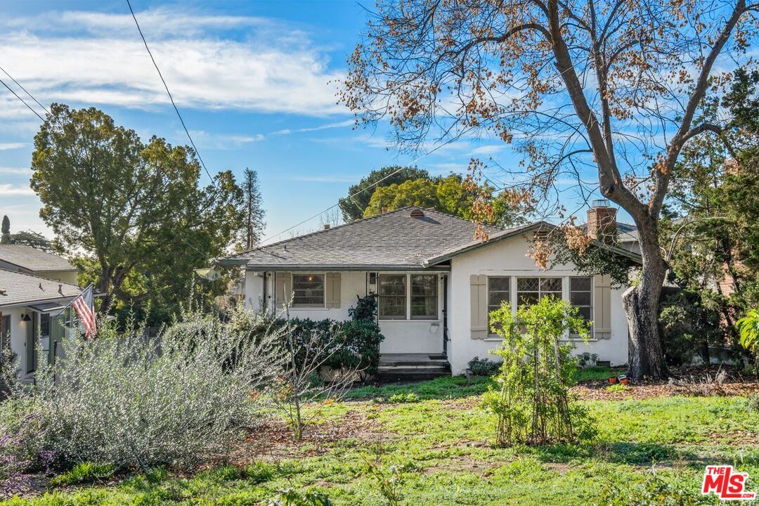 Property Photo:  72  W Carter Ave  CA 91024 