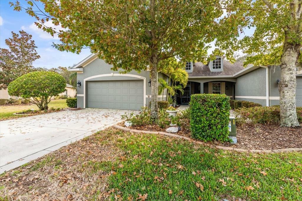 Property Photo:  2322 Barracuda Court  FL 34691 