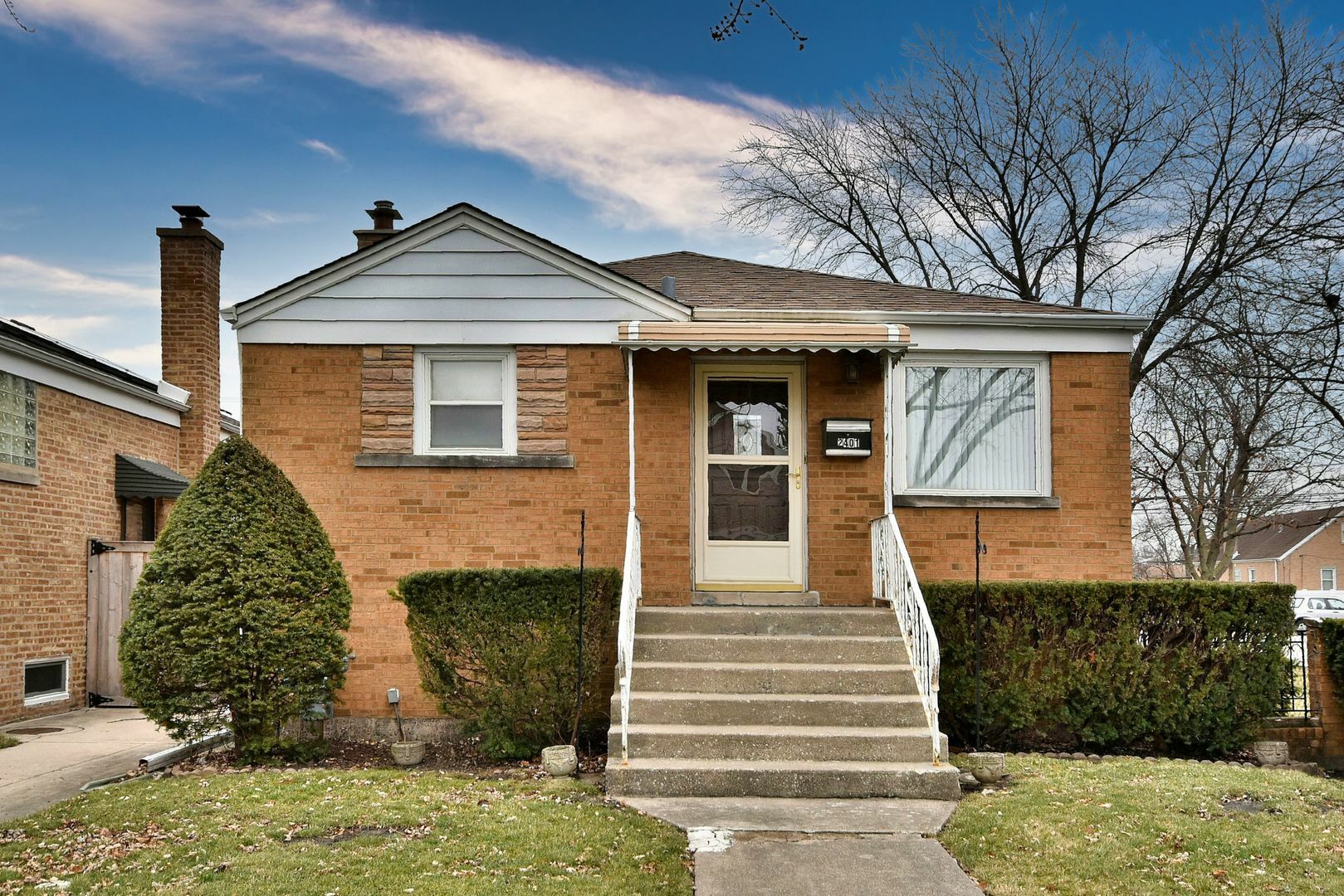 Property Photo:  2401 Clarke Street  IL 60171 