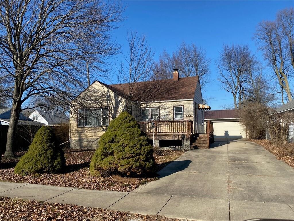 Property Photo:  3220 Oak Avenue   61938 