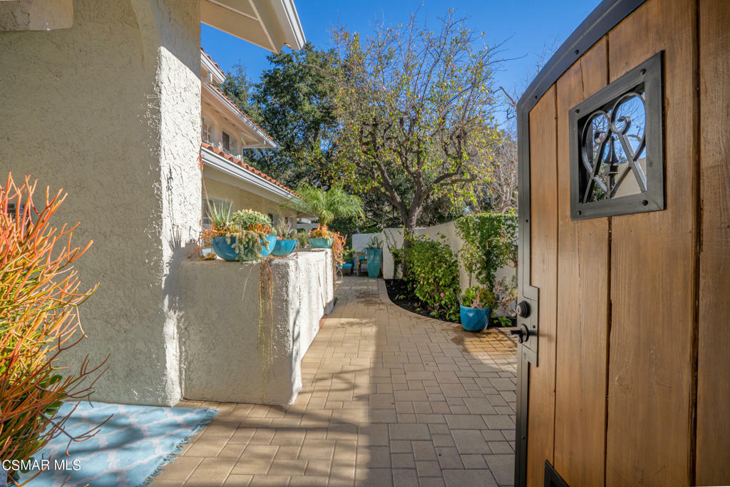 Property Photo:  1700 Royal Saint George Drive  CA 91362 