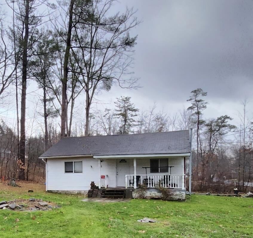 Property Photo:  61 Oak  NY 12477 