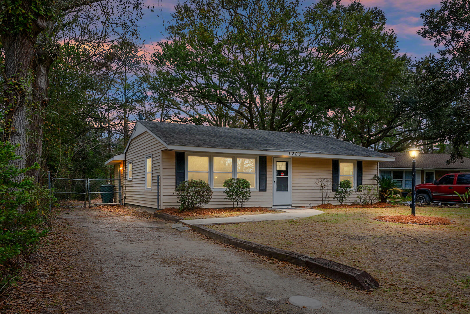 Property Photo:  1203 Hawthorne Circle  SC 29410 