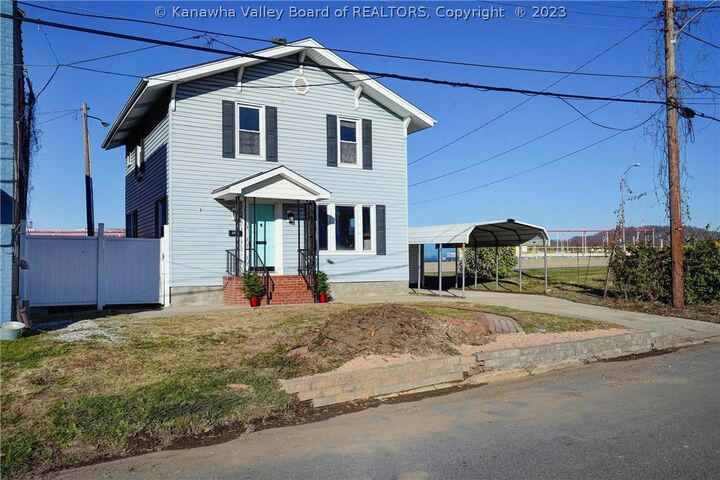 Property Photo: 725 2nd Avenue WV 25303