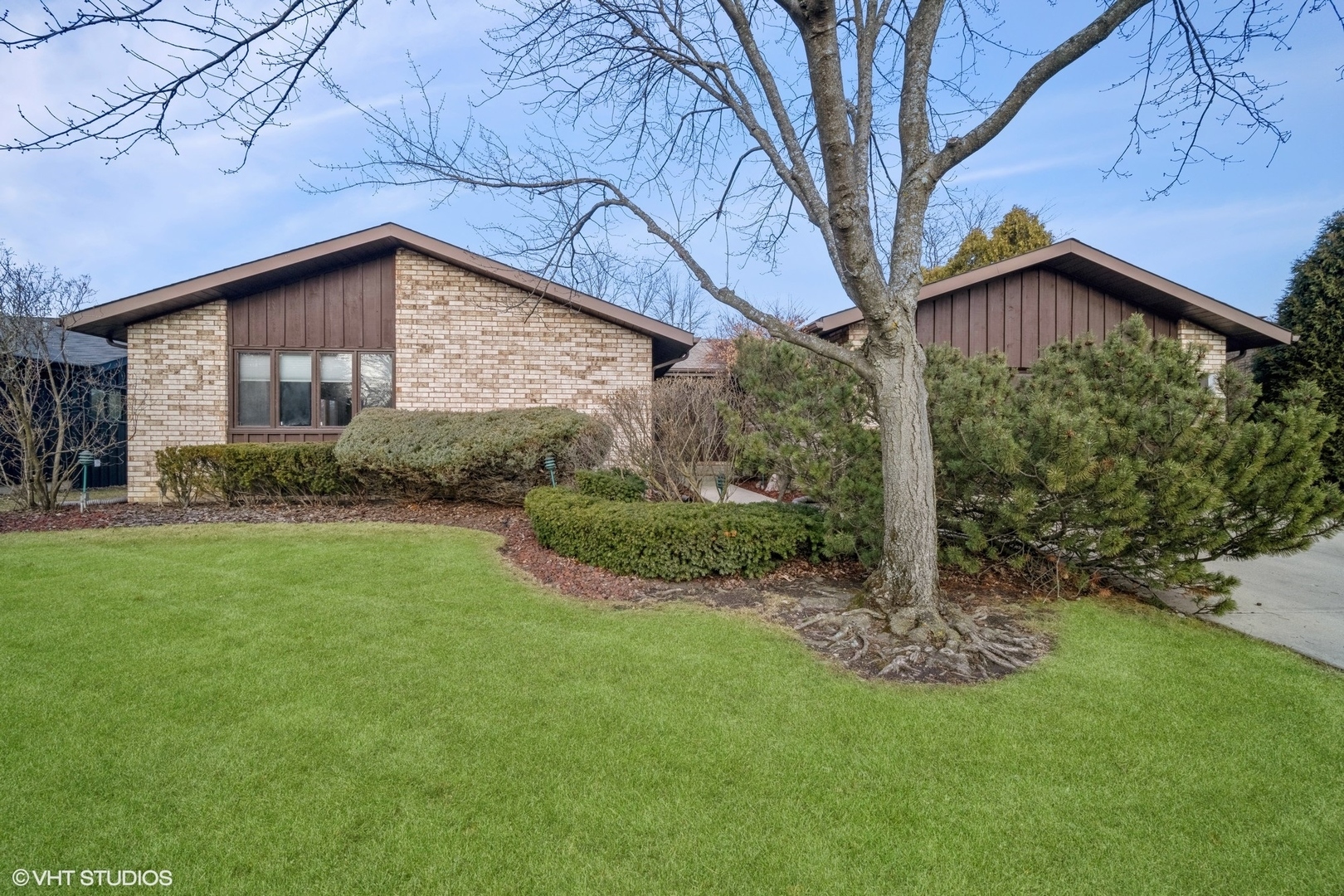 Property Photo:  1425 Chartres Drive  IL 60062 