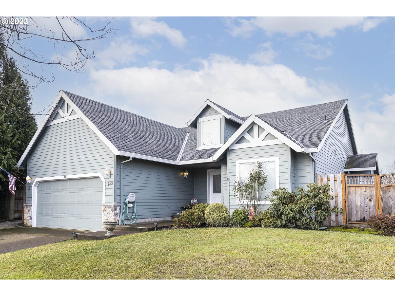 Property Photo: 1723 NW Meadows Dr OR 97128