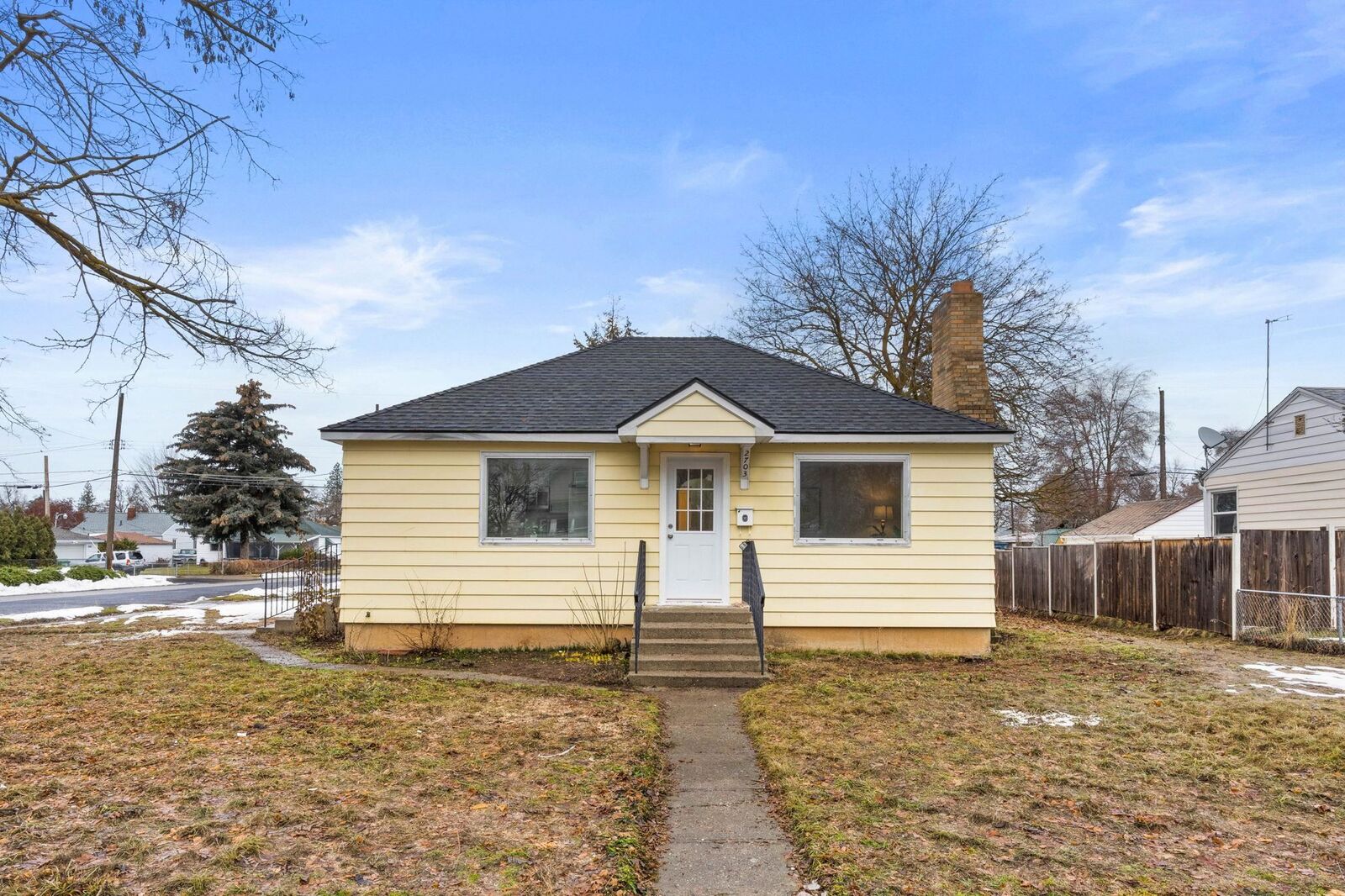 Property Photo: 2703 E Columbia Ave WA 99207