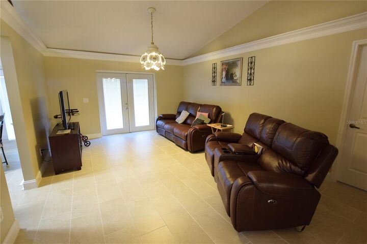 Property Photo: 305 Coventry Estates Boulevard FL 32725