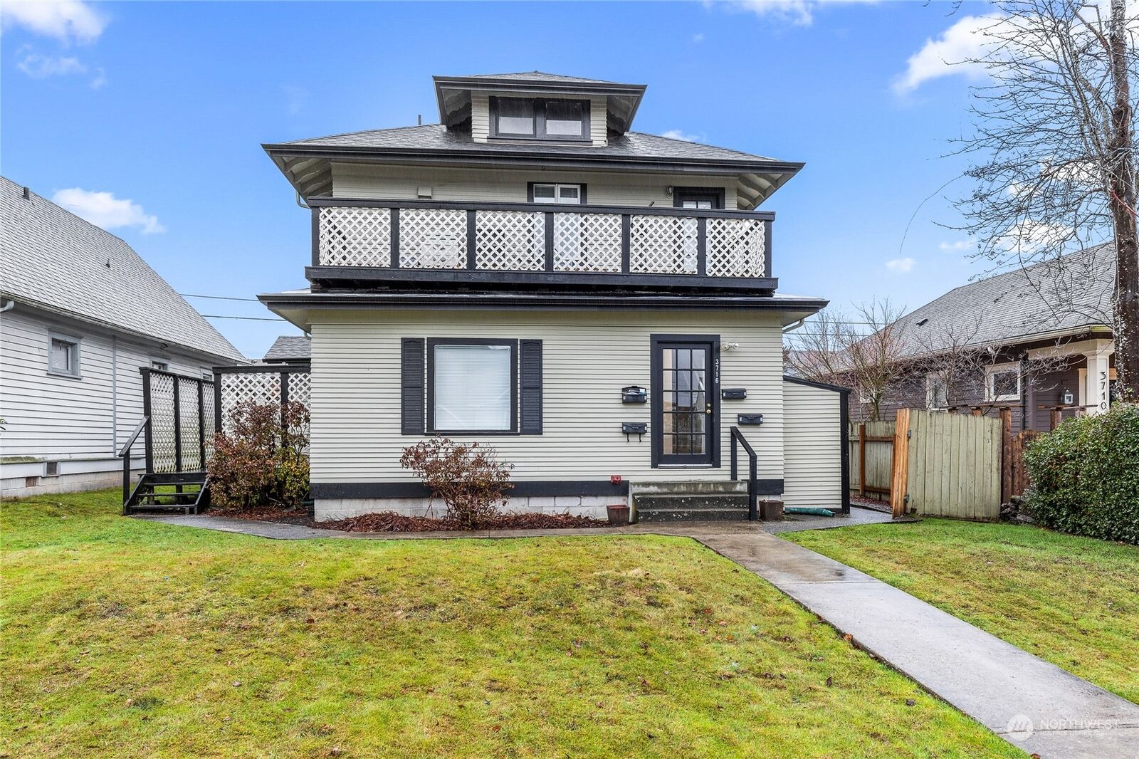Property Photo:  3716 Wetmore Avenue 4  WA 98201 
