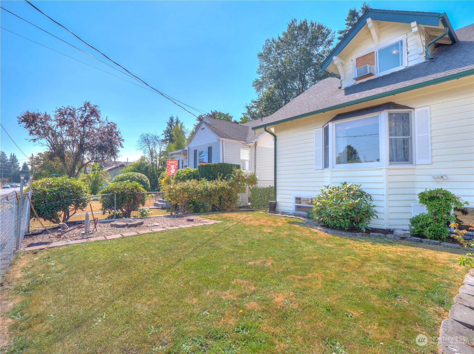 Property Photo:  1214 Pioneer Street  WA 98022 