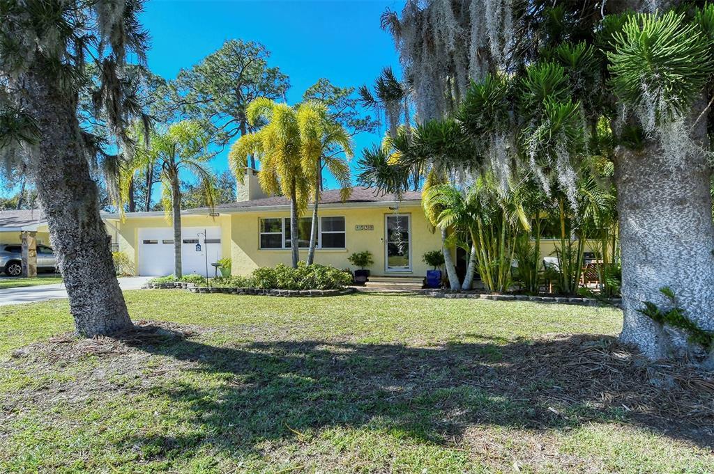 Property Photo:  4539 Leeta Lane  FL 34234 