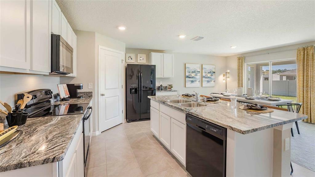 Property Photo:  808 Will Scarlett Avenue  FL 33570 