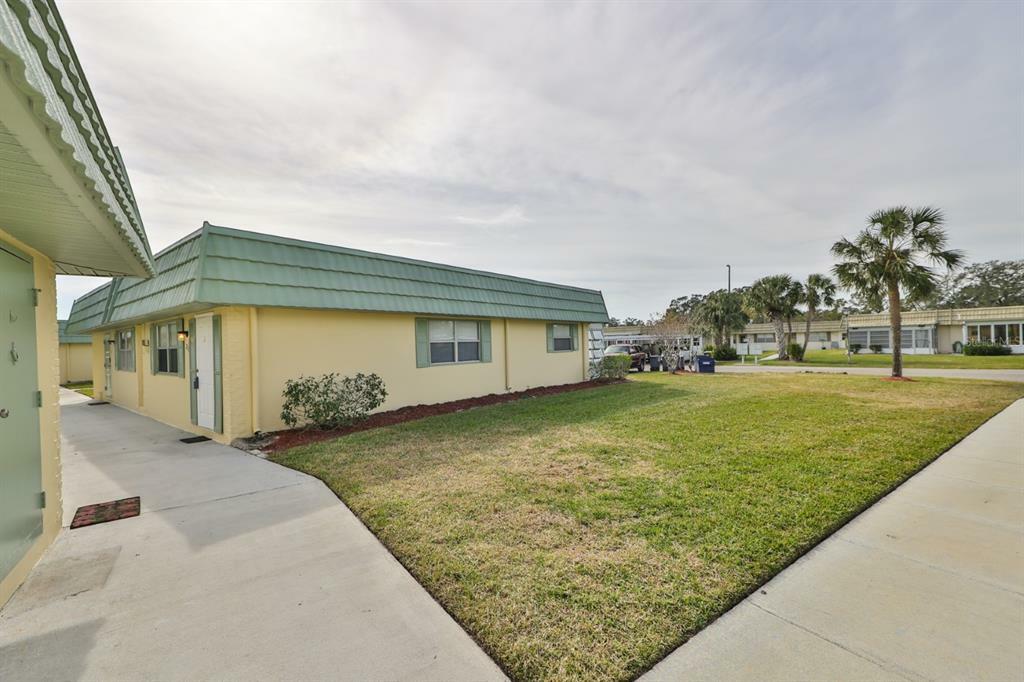 Property Photo:  102 Cambridge Trail 230  FL 33573 