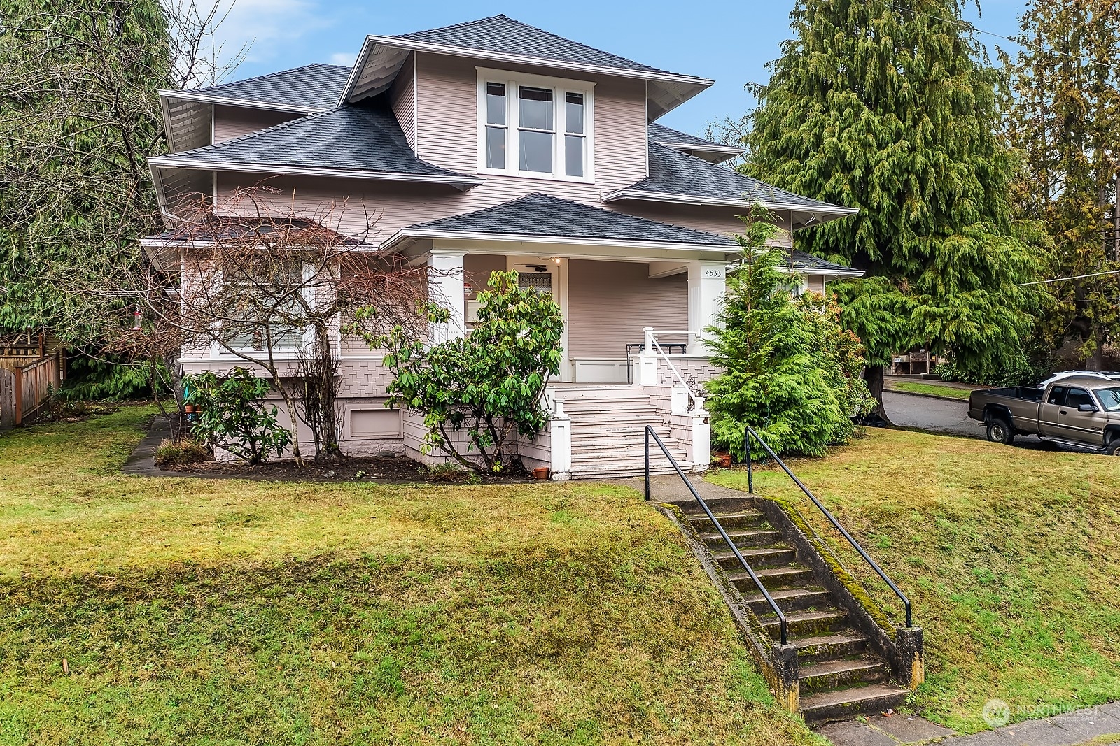 Property Photo: 4533 Eastern Avenue N WA 98103